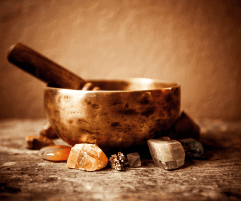 Tibetanska posoda s kristali